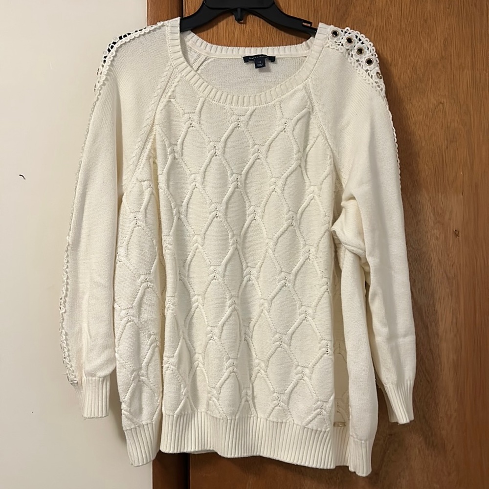 TOMMY HILFIGER white sweater lace crochet, and riveted on long sleeves. 2X